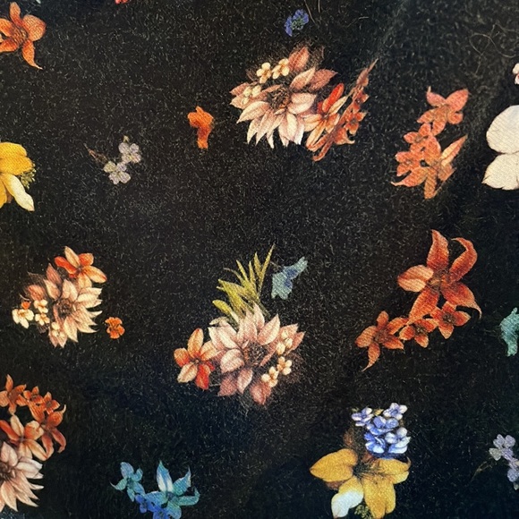 Floral crop top with long sleeves - Picture 2 of 5